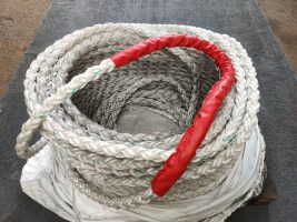 polyester touw met lus, lengte onbekend, dik 45 mm (1)